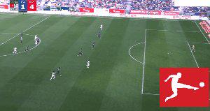 ue, 球被门将扑 ue, 球被门将扑