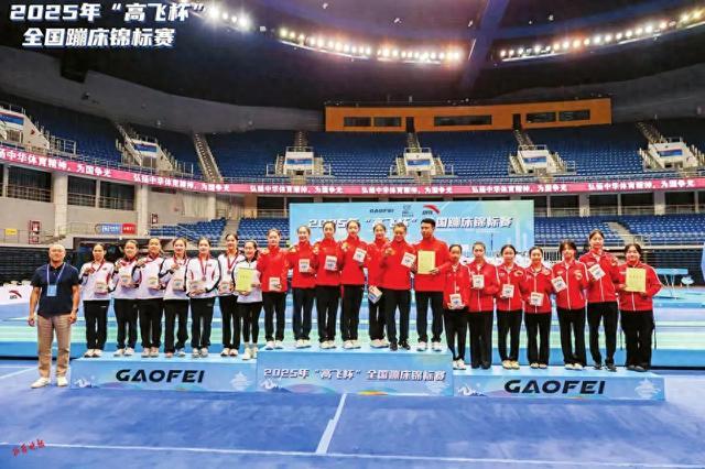 国际大赛的, div, 枚银牌和 国际大赛的, div, 枚银牌和