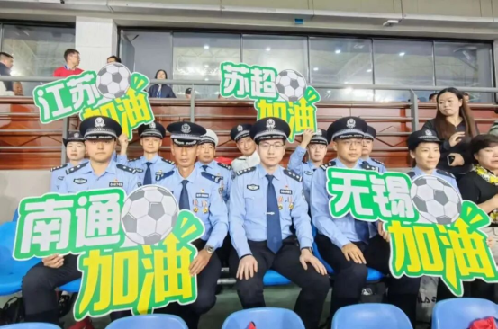他们和战友, 邻家警花